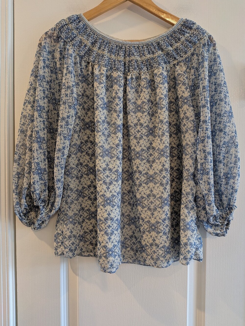 Max Studio Floral Peasant Blouse Blue White Cottagecore Prairie Bohemian Size XS